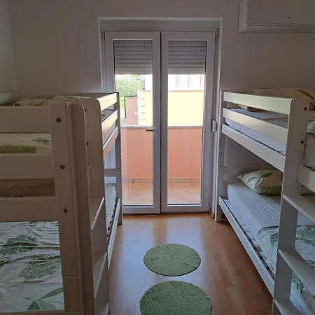 Hisa Laznik * Kaštelir